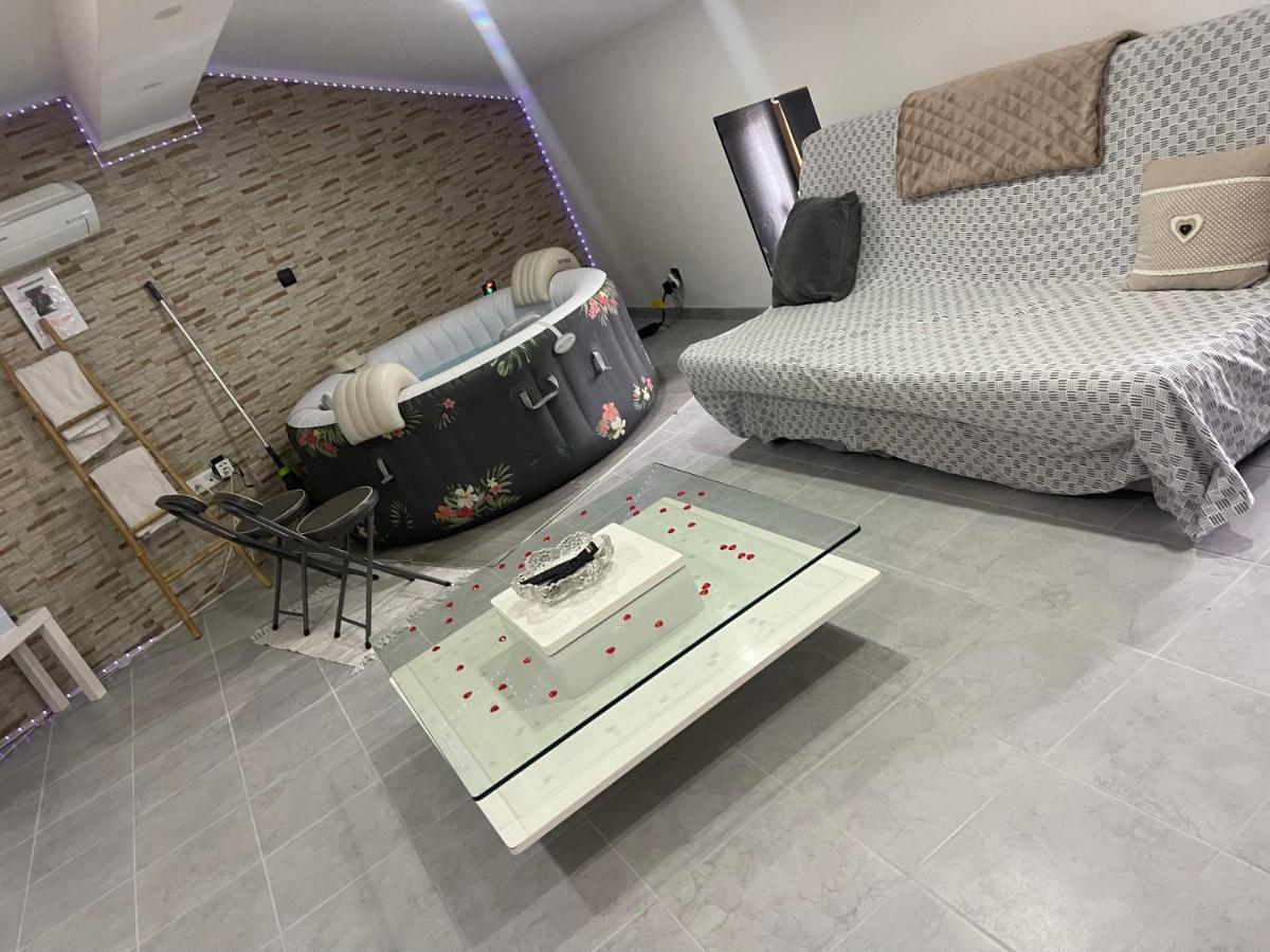Love'Room Trèbes Εξωτερικό φωτογραφία